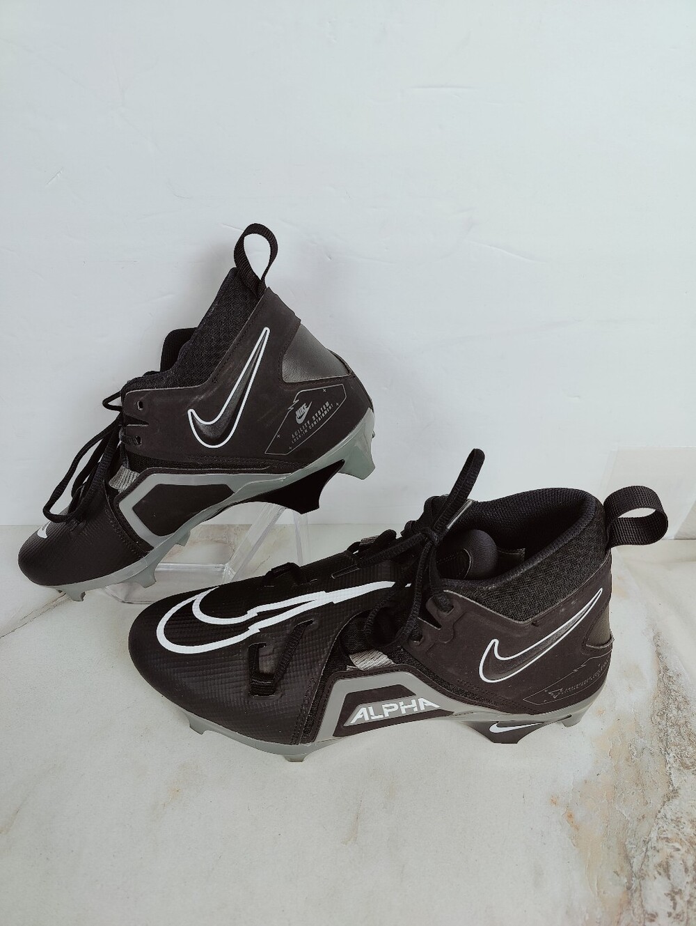 EUC Nike Men's Alpha Menace Pro 3 Football Cleats, Sz 9.5